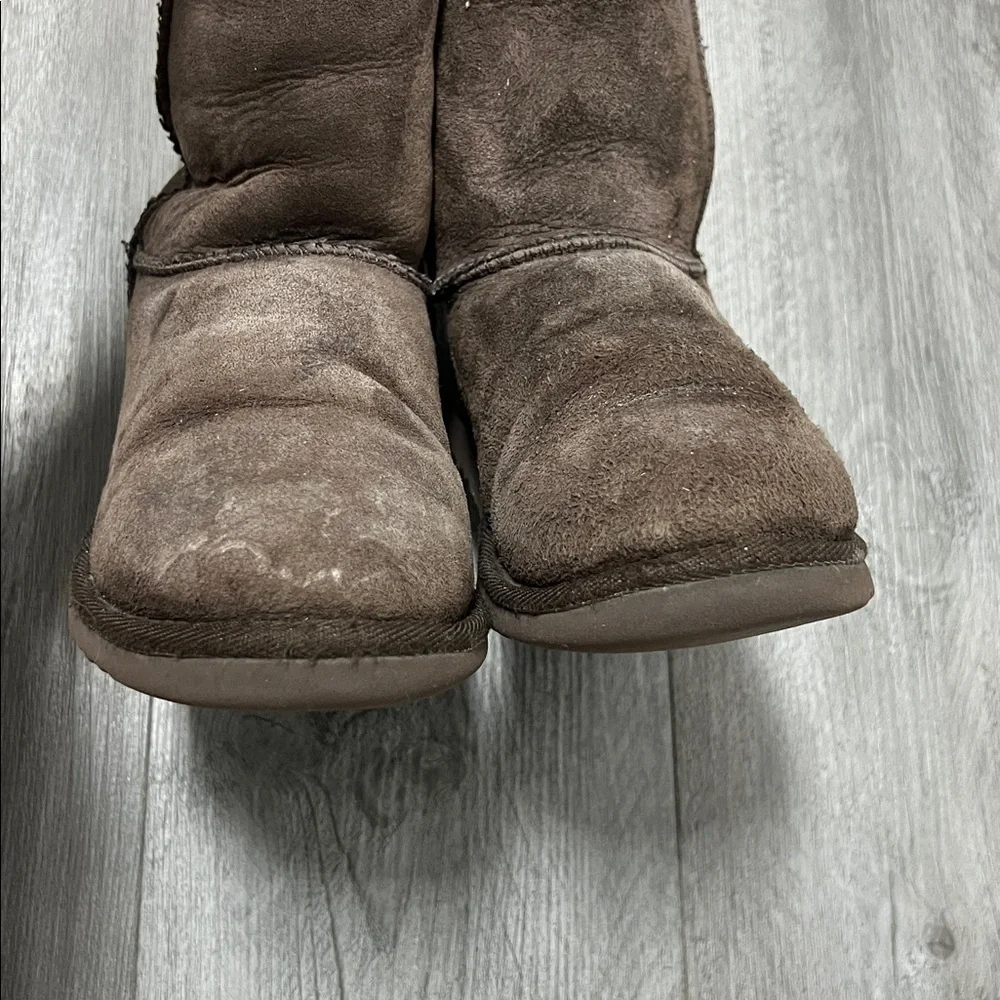 UGG Australia Classic kids sheepskin boots/ chocolate brown / size 3